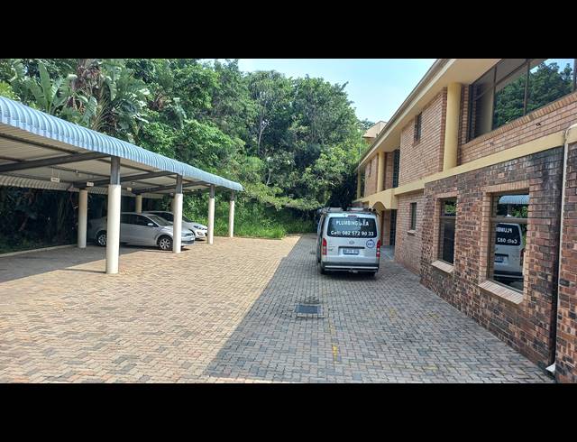 532M² BUSINESS TO LET IN BEREA WEST